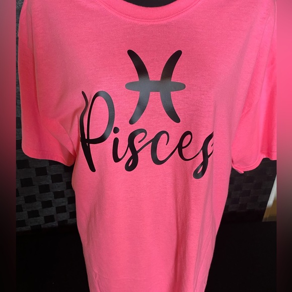 Dani Pisces Zodiac Tee - Picture 4 of 13